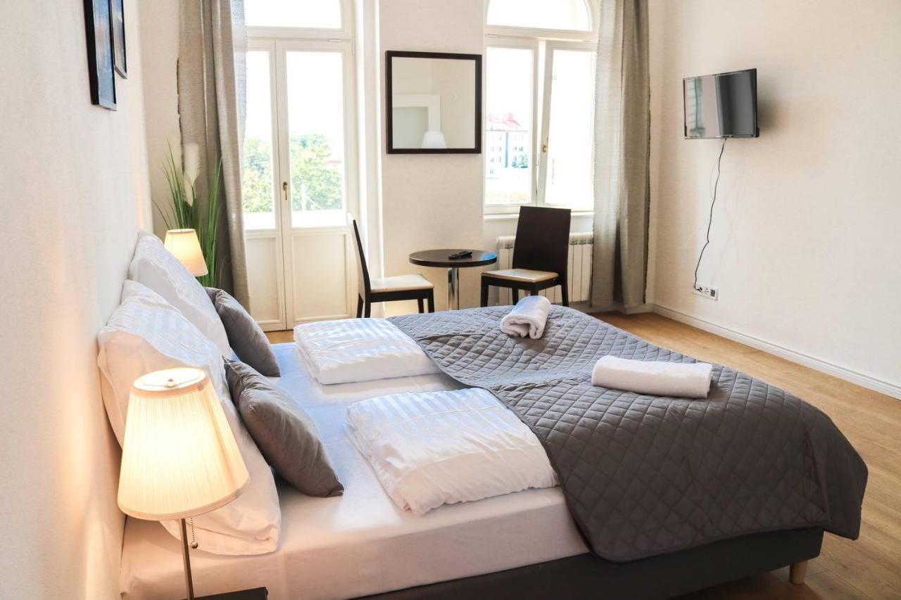 Rose Suites And Rooms Прага Экстерьер фото