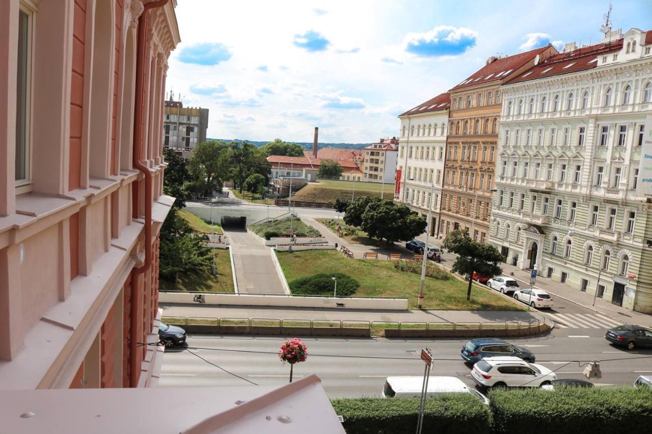 Rose Suites And Rooms Прага Экстерьер фото
